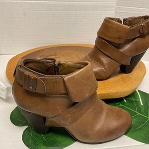 Schuler & Sons Leather Heeled Ankle Boots